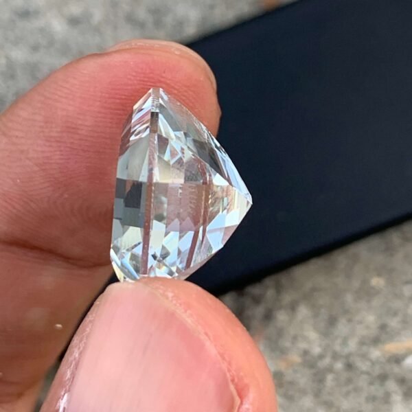 15.9 Carat Aquamarine from Pakistan - Image 3